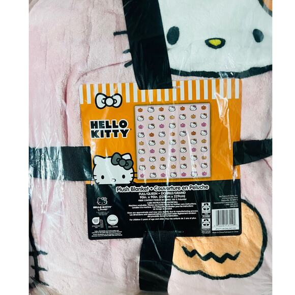 Hello kitty Halloween throw 90 by 90 full queen peach pink pumpkin - Picture 1 of 2